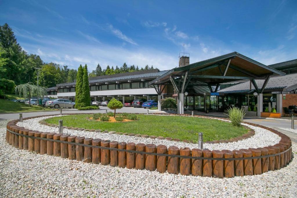 Hotel Grosuplje Kültér fotó