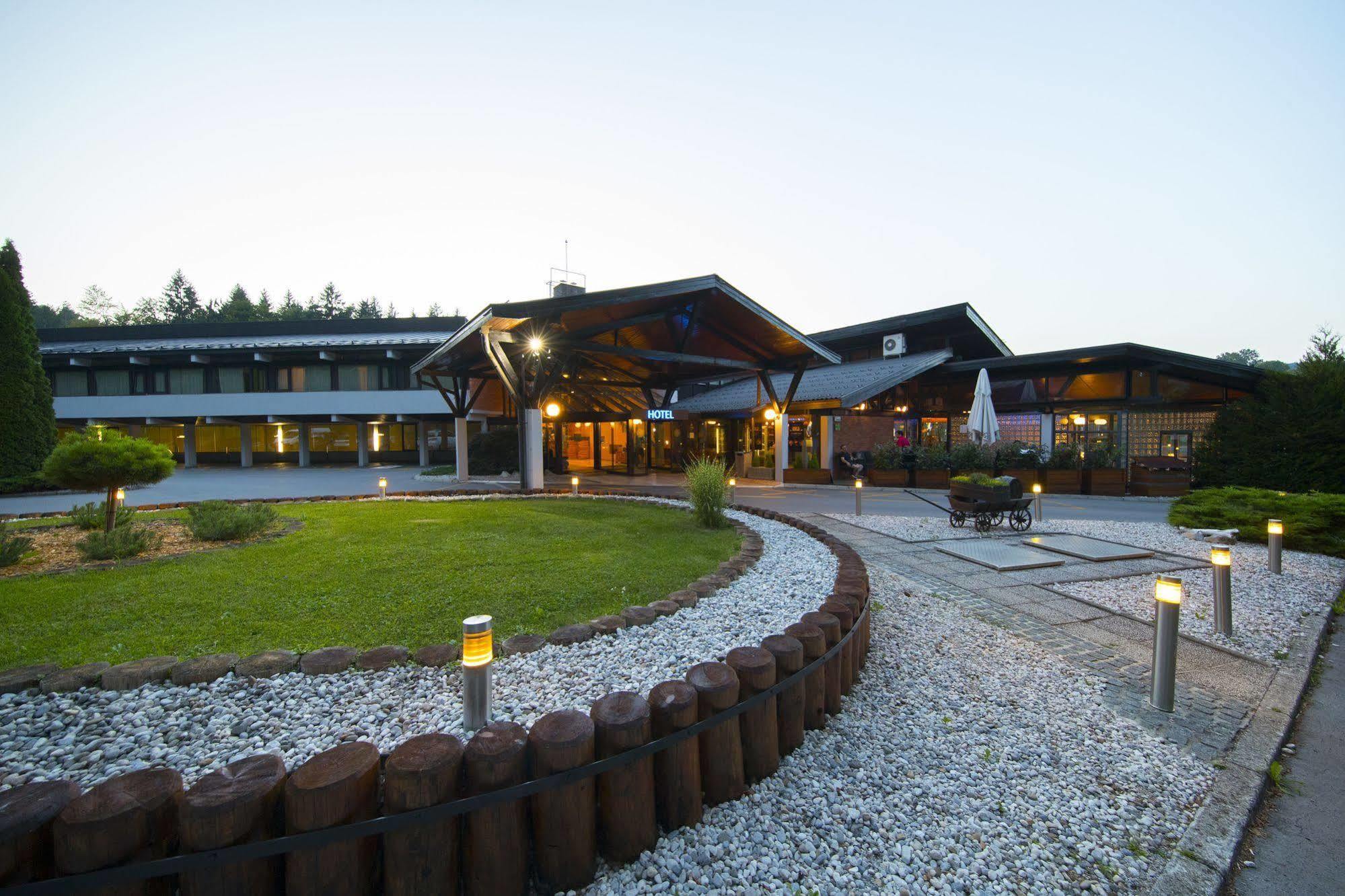 Hotel Grosuplje Kültér fotó