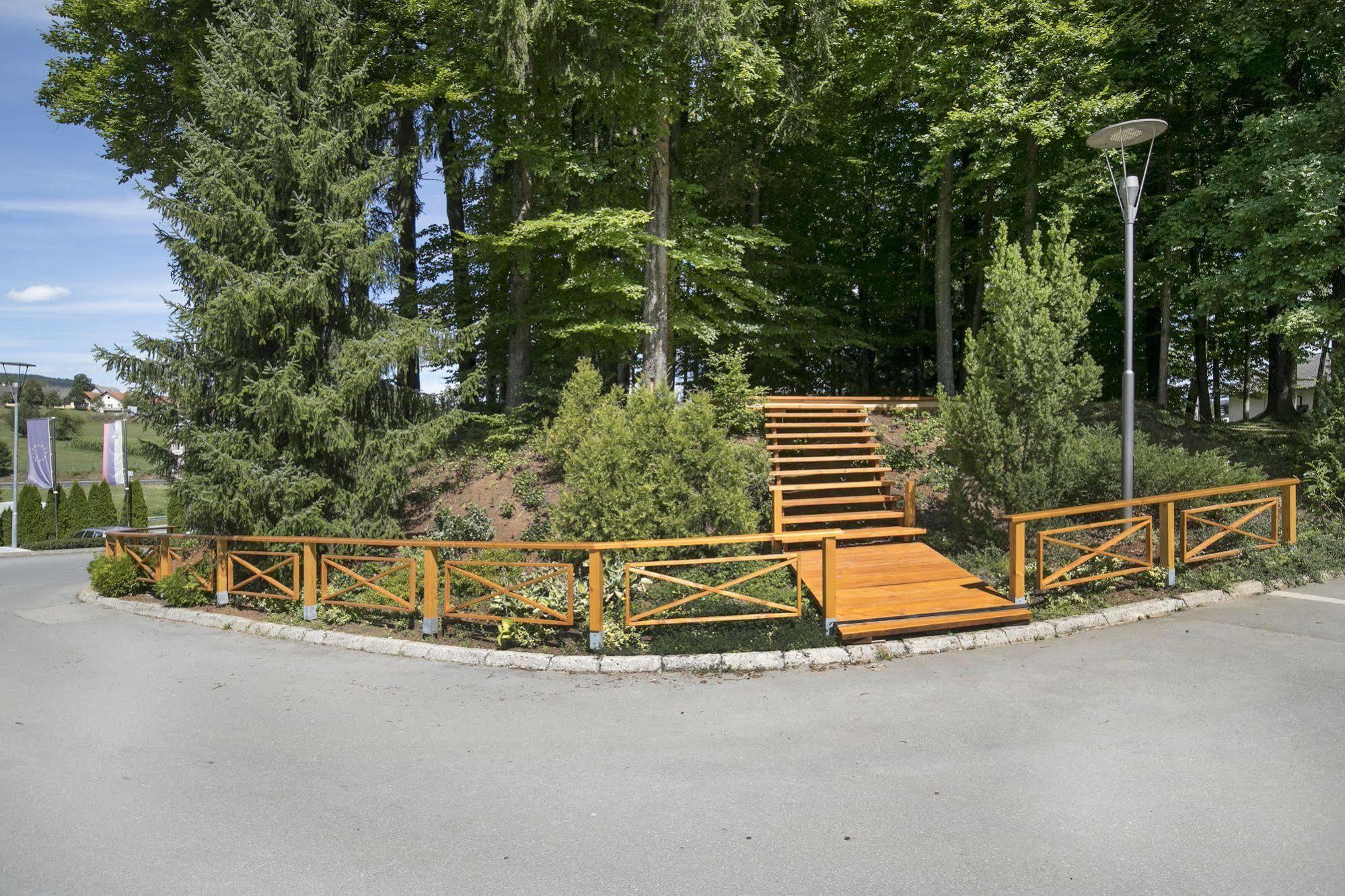 Hotel Grosuplje Kültér fotó