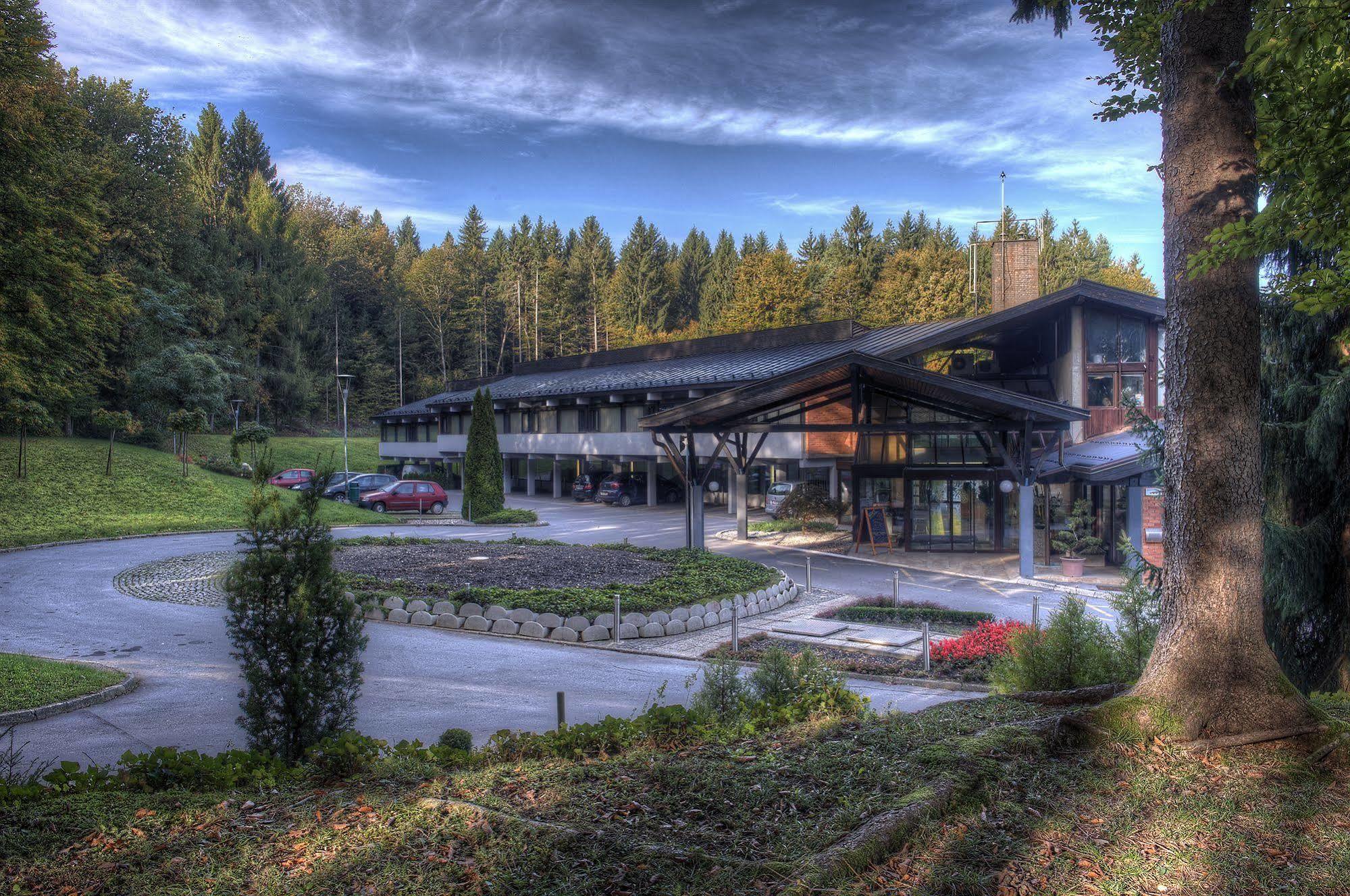Hotel Grosuplje Kültér fotó