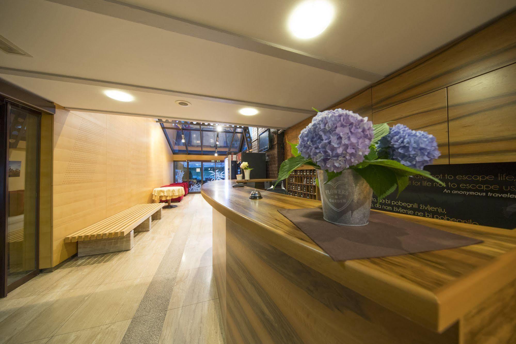 Hotel Grosuplje Kültér fotó